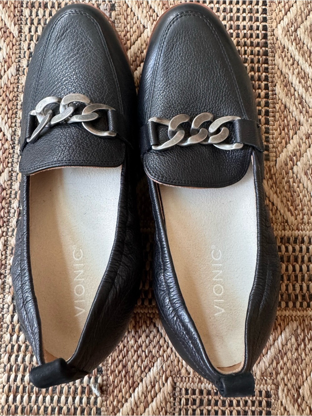 VIONIC Cynthia Black Leather Chain Slip On Loafers Size 8.5 - Picture 5 of 6